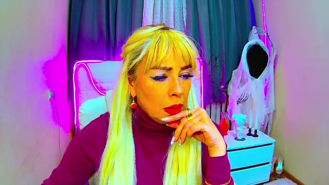 Snapshot of KatrinaCharm chatting on 10.10.25 KatrinaCharm online show from 10.10.25