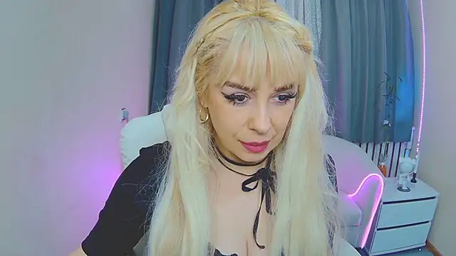 Snapshot of KatrinaCharm chatting on 11.07.25 KatrinaCharm online show from 11.07.25