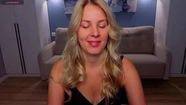 Snapshot of MelanieBennett chatting on 06.17.26 MelanieBennett online show from 06.17.26