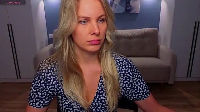 Snapshot of MelanieBennett chatting on 06.18.26 MelanieBennett online show from 06.18.26