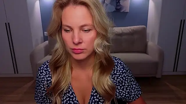 Snapshot of MelanieBennett chatting on 06.25.26 MelanieBennett online show from 06.25.26