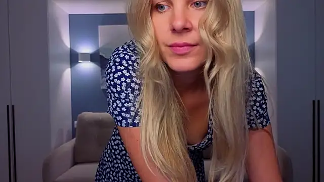 Snapshot of MelanieBennett chatting on 07.14.26 MelanieBennett online show from 07.14.26