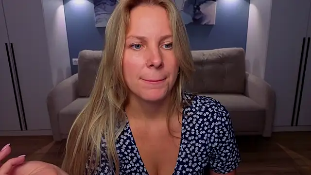 Snapshot of MelanieBennett chatting on 07.16.26 MelanieBennett online show from 07.16.26
