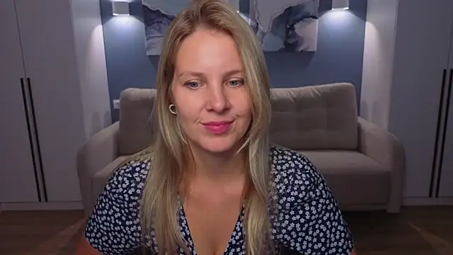 Snapshot of MelanieBennett chatting on 07.19.26 MelanieBennett online show from 07.19.26