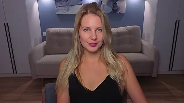 Snapshot of MelanieBennett chatting on 07.28.26 MelanieBennett online show from 07.28.26