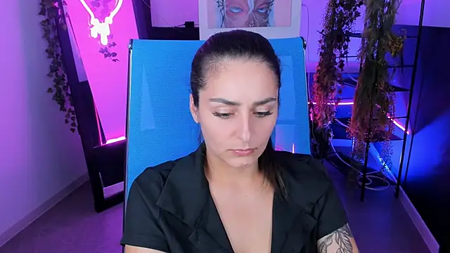 Snapshot of ValeriiMills chatting on 09.10.25 ValeriiMills online show from 09.10.25