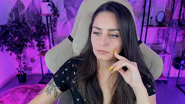 Snapshot of ValeriiMills chatting on 09.27.25 ValeriiMills online show from 09.27.25