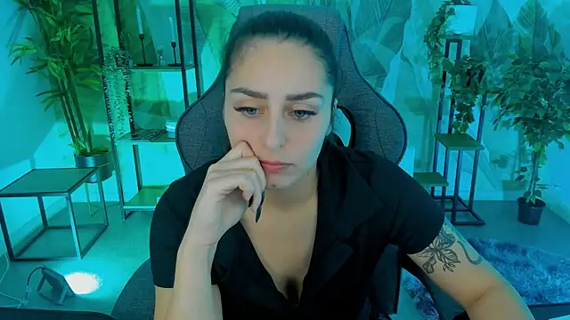 Snapshot of ValeriiMills chatting on 11.03.25 ValeriiMills online show from 11.03.25