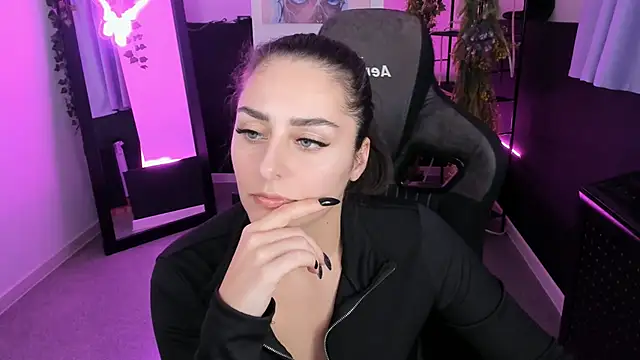 Snapshot of ValeriiMills chatting on 11.08.25 ValeriiMills online show from 11.08.25