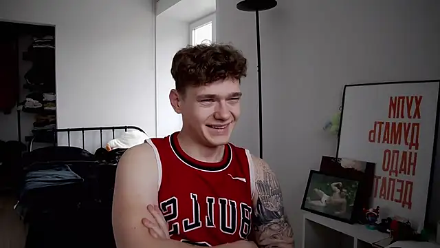 Snapshot of DanyDavis chatting on 09.25.25 DanyDavis online show from 09.25.25