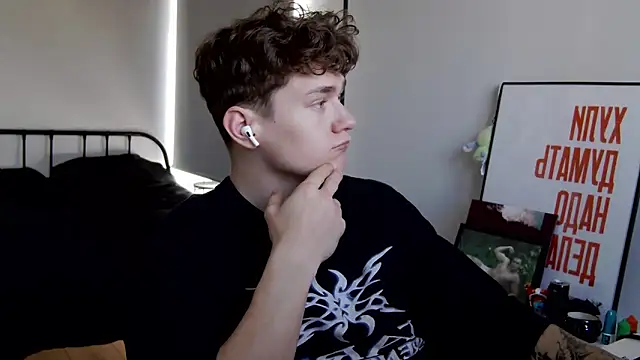 Snapshot of DanyDavis chatting on 10.02.25 DanyDavis online show from 10.02.25