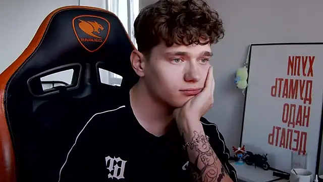 Snapshot of DanyDavis chatting on 10.06.25 DanyDavis online show from 10.06.25