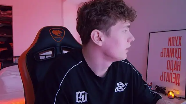 Snapshot of DanyDavis chatting on 10.17.25 DanyDavis online show from 10.17.25