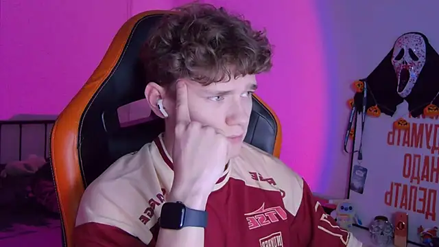 Snapshot of DanyDavis chatting on 11.04.25 DanyDavis online show from 11.04.25