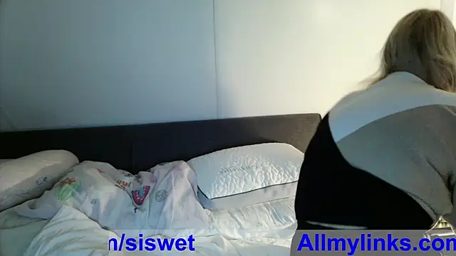 Snapshot of siswett chatting on 12.05.25 siswett online show from 12.05.25