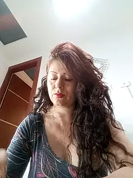 Snapshot of lunadicty chatting on 09.10.25 lunadicty online show from 09.10.25