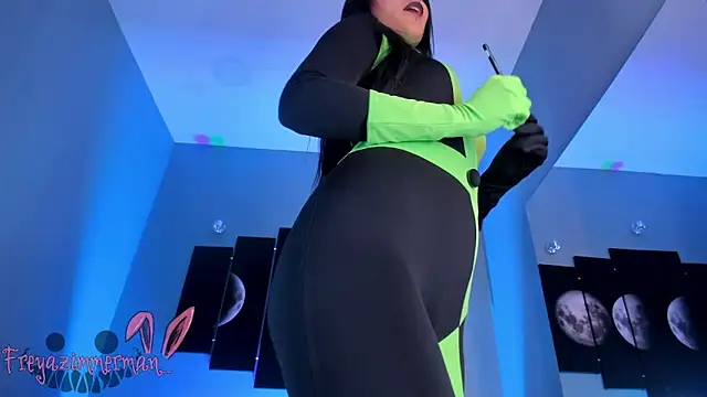 FreyaZimmerman  online show from 10.06.25