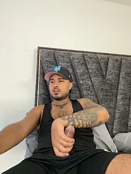 Snapshot of PapiStan chatting on 10.24.25 PapiStan online show from 10.24.25