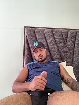 Snapshot of PapiStan chatting on 11.10.25 PapiStan online show from 11.10.25