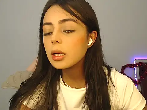 Snapshot of Sweetcandy18_Little chatting on 09.28.25 Sweetcandy18 Little online show from 09.28.25