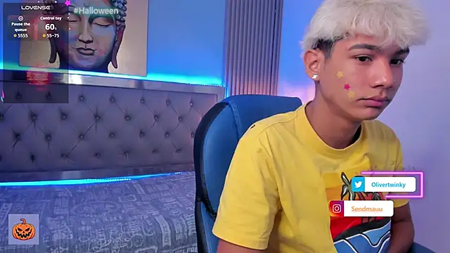 Snapshot of OliverTwinky chatting on 10.05.25 OliverTwinky online show from 10.05.25