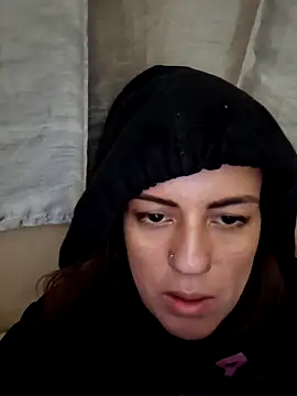 AkiciaAQ online show from 03.20.25