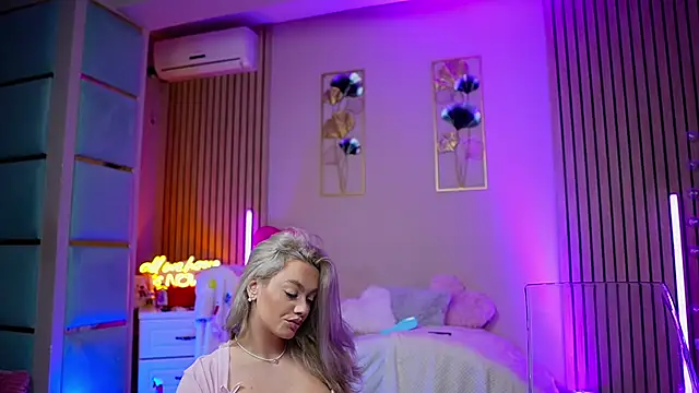 Snapshot of SabrinaJade chatting on 02.10.26 SabrinaJade online show from 02.10.26