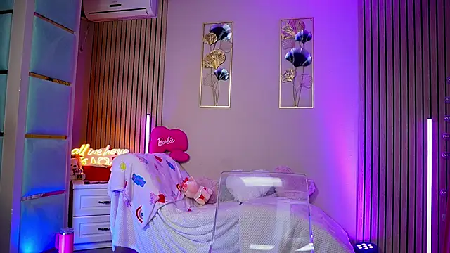 Snapshot of SabrinaJade chatting on 02.13.26 SabrinaJade online show from 02.13.26