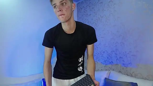 Snapshot of Robbin_Blaze chatting on 09.16.25 Robbin Blaze online show from 09.16.25