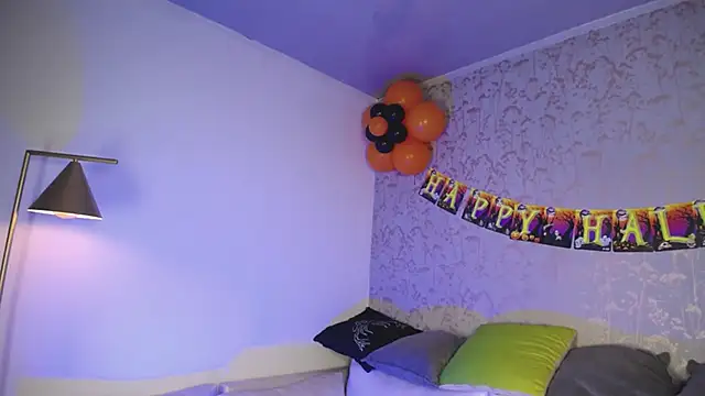 Snapshot of Robbin_Blaze chatting on 10.10.25 Robbin Blaze online show from 10.10.25