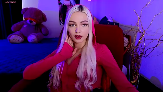 LinaLirian online show from 10.22.25