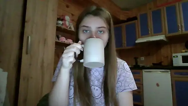 Snapshot of Little_shygirl chatting on 11.11.25 Little shygirl online show from 11.11.25