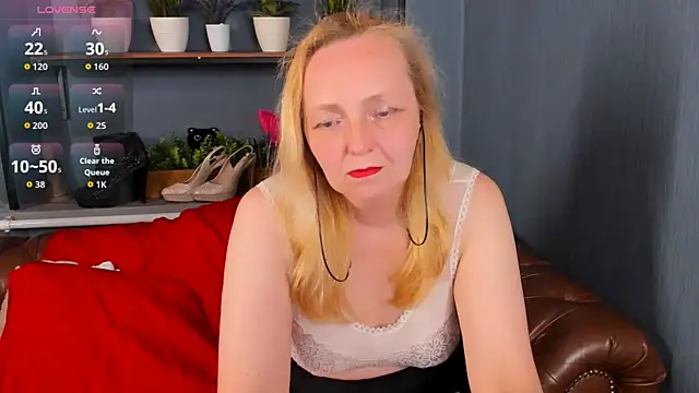 Karen Villis online show from 08.07.26