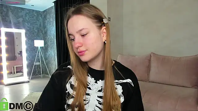 Candy Cansew online show from 10.26.25