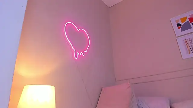 Snapshot of _lucia_18 chatting on 03.22.25 lucia 18 online show from 03.22.25