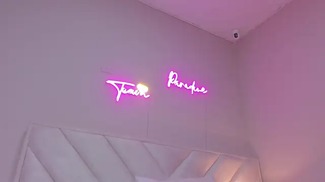 Snapshot of _lucia_18 chatting on 09.19.25 lucia 18 online show from 09.19.25