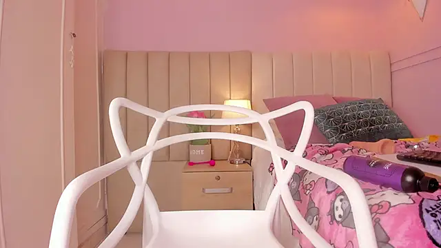 Snapshot of _lucia_18 chatting on 11.14.25 lucia 18 online show from 11.14.25