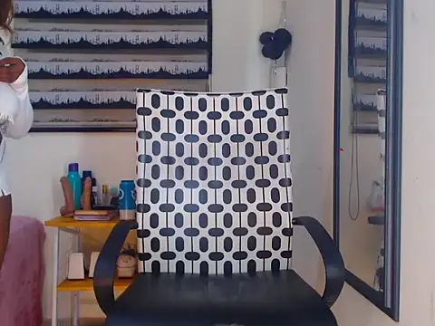 Snapshot of Sexybeast_00 chatting on 09.12.25 Sexybeast 00 online show from 09.12.25