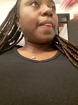 Snapshot of Shanyqueen chatting on 11.26.25 Shanyqueen online show from 11.26.25