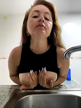 Snapshot of IvannaDivina chatting on 09.29.25 IvannaDivina online show from 09.29.25