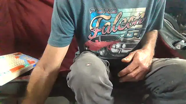 Lovyourpuss online show from 01.31.26