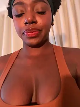 alissradiante1 online show from 11.17.25