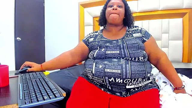 Snapshot of Exoticbigmandy chatting on 03.06.25 Exoticbigmandy online show from 03.06.25