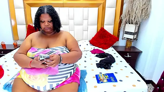 Snapshot of Exoticbigmandy chatting on 03.08.25 Exoticbigmandy online show from 03.08.25