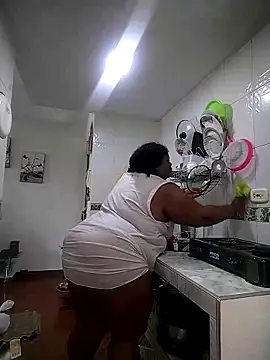 Snapshot of Exoticbigmandy chatting on 03.10.25 Exoticbigmandy online show from 03.10.25