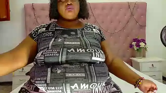 Snapshot of Exoticbigmandy chatting on 10.01.25 Exoticbigmandy online show from 10.01.25