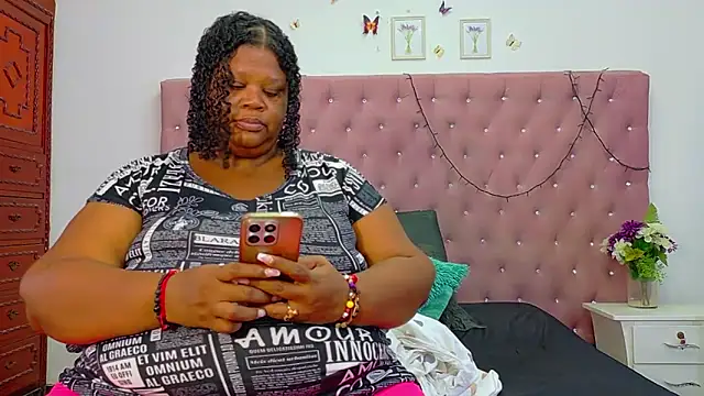 Snapshot of Exoticbigmandy chatting on 10.07.25 Exoticbigmandy online show from 10.07.25