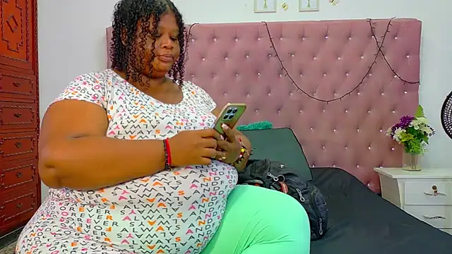 Snapshot of Exoticbigmandy chatting on 10.09.25 Exoticbigmandy online show from 10.09.25