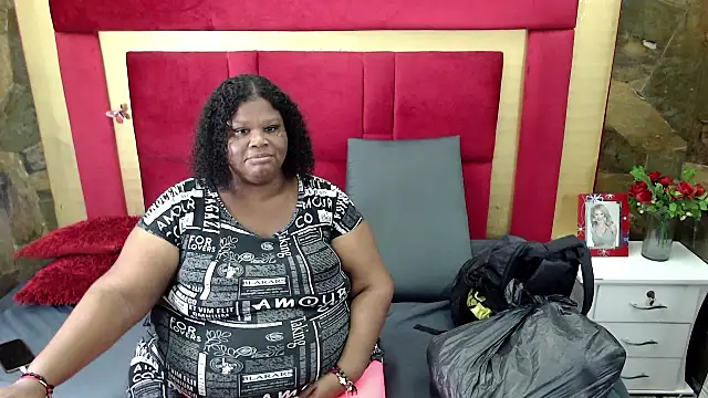 Snapshot of Exoticbigmandy chatting on 10.16.25 Exoticbigmandy online show from 10.16.25