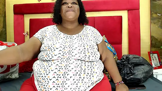 Snapshot of Exoticbigmandy chatting on 10.30.25 Exoticbigmandy online show from 10.30.25